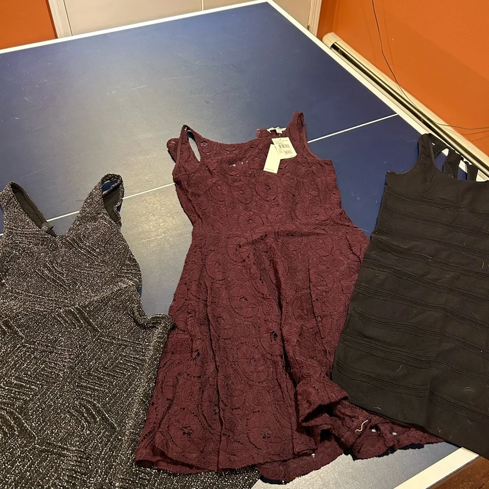 Dresses - Picture 1 of 3